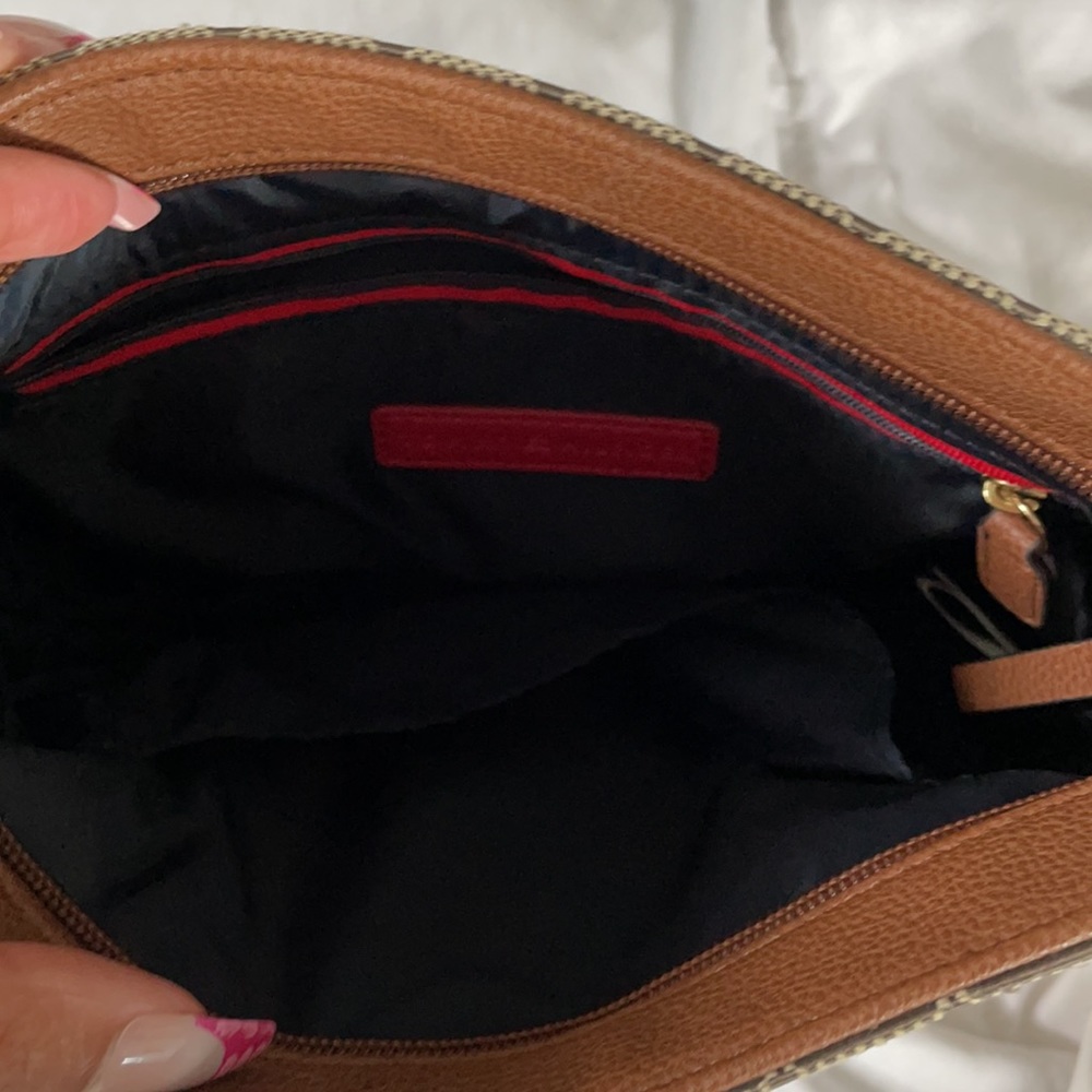 Tommy Hilfiger Crossbody Bag - Picture 4 of 4